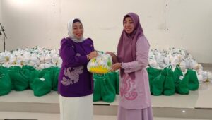 DWP UNG Bagikan Paket THR untuk Civitas Akademika di Bulan Ramadhan