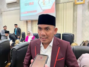 Darmawan Duming Ucapkan Selamat Kepada Adhan Dambea dan Indra Gobel