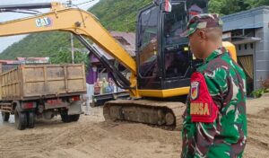 Tumpukan Material di Kelurahan Tenda Mulai Dibersihkan