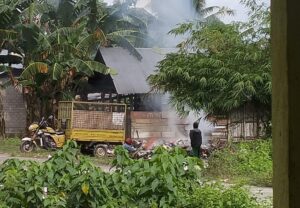 Kendaraan Desa Buang Sampah Sembarangan, Warga Telaga Resah