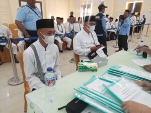 Bersama Kloter Terakhir, Mahasiswa UNG Tunaikan Haji Gantikan Ibunya