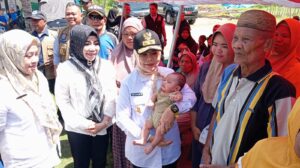 Ratusan Warga Terdampak Puting Beliung Terima Bantuan dari Pemprov