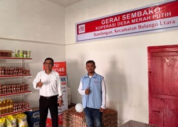 Kadis Koperasi Bone Bolango, Lukman Daud Bersama Ketua Koperasi Merah Putih Bandungan, Milan Amirullah