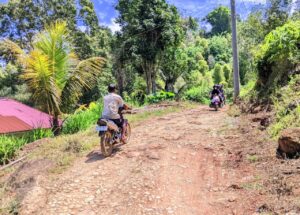 Akibat Jalan Rusak, Warga Telaga Khawatir Distribusi Panen Terganggu