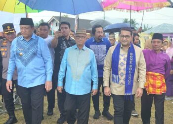 Menteri Ekonomi Kreatif RI, Teuku Riefky Harsya, Saat Kunjungan ke Desa Tanggilingo Provinsi Gorontalo Meresmikan Desa Kreatif Nasional