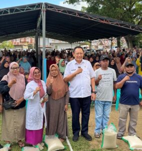 Salurkan Bantuan Cadangan Pangan, Warga Boalemo Apresiasi Gubernur Gusnar Ismail