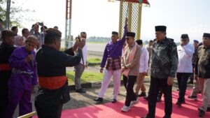 Datang ke Gorontalo, Menteri Kebudayaan Fadli Zon Disambut Upacara Adat Mopotilolo