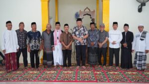 Pesan Persatuan Gubernur Gusnar dari Masjid Baitul Makmur Mananggu