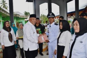 Tonny Junus Lantik Kepala Desa PAW dan 3 Anggota BPD di Mootilango