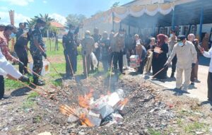 Upaya Kepastian Hukum, Kejari Gorontalo Musnahkan Narkotika, Senjata Tajam, Rokok Ilegal
