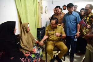 Peringati Hari Guru, Gusnar Ismail Sambangi 2 Gurunya Semasa SMA
