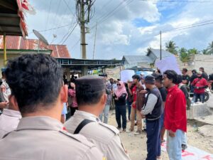 Kades Prima Didemo Warga, Dituntut Mundur karena Salah Kelola Anggaran