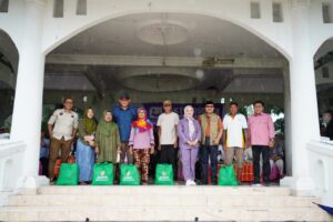 Tidak Sekadar Seremonial, Kunjungan Gubernur Gorontalo Disertai Bantuan untuk Warga