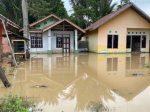 Hujan Deras di Limboto Barat Picu Banjir hingga Setinggi Lutut