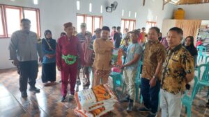 Pemerintah Kecamatan Pulubala Salurkan 825 Kg Benih Jagung di Desa Bukit Aren