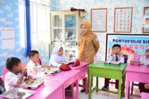 Wagub Pantau MBG di Bilungala, Tekankan Keamanan Pangan dan Edukasi Siswa