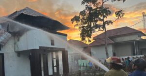 Korsleting Listrik Diduga Hanguskan Rumah di Telaga