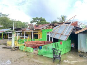 Puting Beliung Terjang Tibawa, 3 Rumah dan Bengkel Motor Rusak