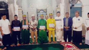 Pemda Gorontalo Serahkan Voucher Insentif bagi Pemangku Adat