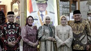 Momentum Idulfitri, Sofyan Puhi Kenang Jasa Almarhum David Bobihoe