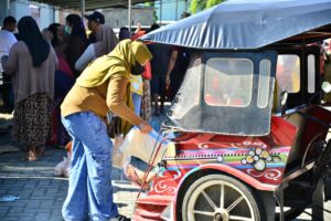 Pasar Murah di Yosonegoro Disambut Antusias, Warga Akui Sangat Membantu
