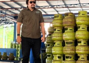 Erwin Ismail saat mengunjungi Stasiun Pengisian dan Pengangkutan Bulk Elpiji (SPPBE) di Desa Padengo, Kabupaten Gorontalo, Selasa (3/3/2026).