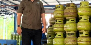 Erwin Ismail saat mengunjungi Stasiun Pengisian dan Pengangkutan Bulk Elpiji (SPPBE) di Desa Padengo, Kabupaten Gorontalo, Selasa (3/3/2026).