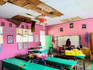 Belajar di Bawah Ancaman Atap Roboh, Siswa SDN 18 Telaga Biru Menanti Janji Perbaikan