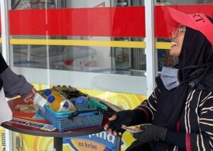 Terminal Jadi Ladang Hidup, Perjuangan Ibu Asna Tak Pernah Usai