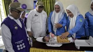 Sekda Kabgor Tinjau Semarak Posyandu di Bongomeme