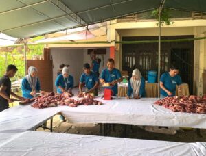 Hotel Grand Q Tunjukan Kepedulian Melalui Pemotongan Hewan Qurban