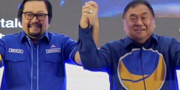 Erwin Ismail dan Rachmat Gobel saat abadikan momen usai Pelantikan Pengurus DPW NasDem Gorontalo, Rabu (17/6/2026)