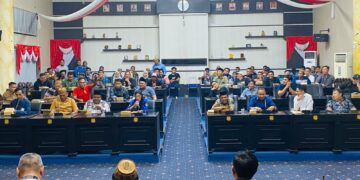 Rapat Dengar Pendapat (RDP) DPRD Kabupaten Gorontalo bersama masyarakat Kecamatan Pulubala yang berlangsung di Aula DPRD, Selasa (21/7/2026).