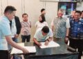 Perwakilan pimpinan media online saat menandatangani kontrak kerja sama