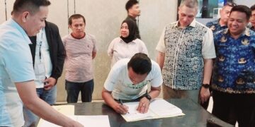 Perwakilan pimpinan media online saat menandatangani kontrak kerja sama