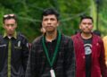 Izul Usuli (tengah)