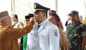 Sofyan Puhi Melantik Penjabat Kepala Desa Botumoputi