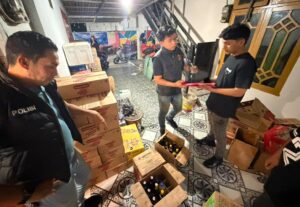 Empat Penjual Miras Terjaring Razia, Polisi Sita Ratusan Botol Minuman Beralkohol