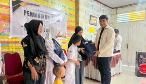 Peduli Siswa Kurang Mampu, Zulfikar Salurkan 200 Paket Bantuan Pendidikan