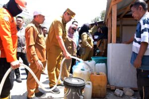 Warga Modelomo Krisis Air Bersih, Gubernur Instruksikan Penyediaan Tong Air