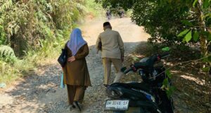 Undangan Maulid Sukses ‘Menampar’ Kesadaran Camat Telaga Biru soal Sulitnya Akses Jalan