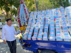 KTP dan Tolangga Jadi Hiasan, Kendaraan Dukcapil Curi Perhatian di Pawai Maulid